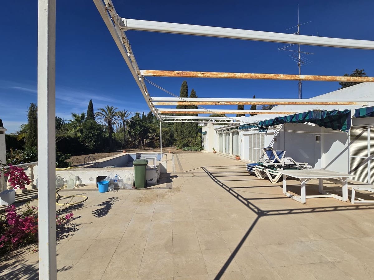 6 makuuhuone Huvila myytävänä paikassa Marbella mukana uima-altaan 
autotalli - 3 200 000 € (Ref: 8583331)