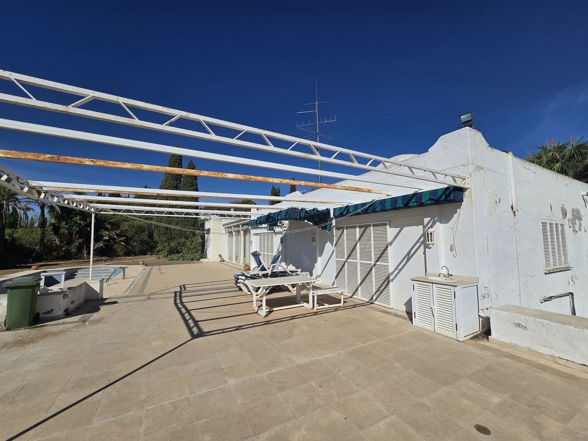 6 makuuhuone Huvila myytävänä paikassa Marbella mukana uima-altaan 
autotalli - 3 200 000 € (Ref: 8583331)