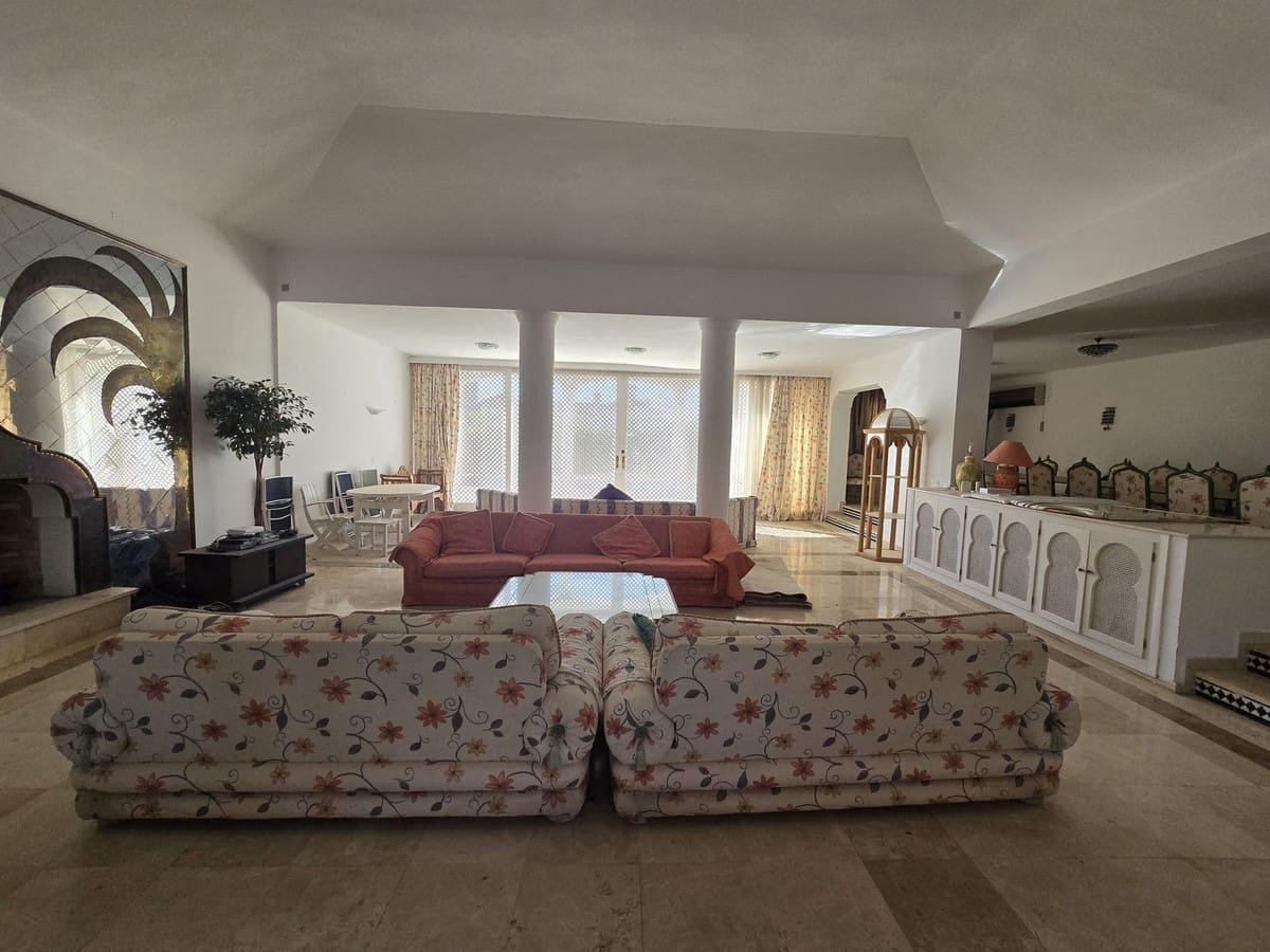 6 makuuhuone Huvila myytävänä paikassa Marbella mukana uima-altaan 
autotalli - 3 200 000 € (Ref: 8583331)