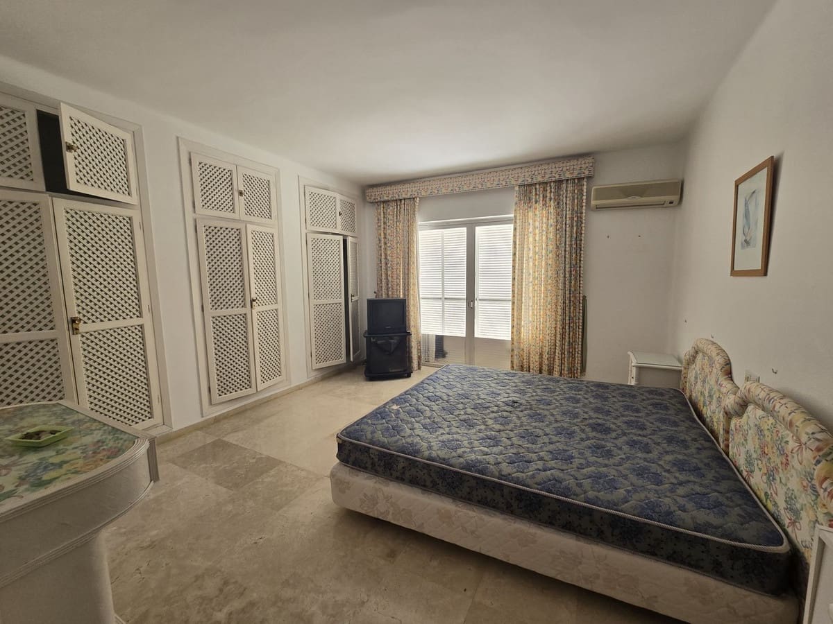 6 makuuhuone Huvila myytävänä paikassa Marbella mukana uima-altaan 
autotalli - 3 200 000 € (Ref: 8583331)