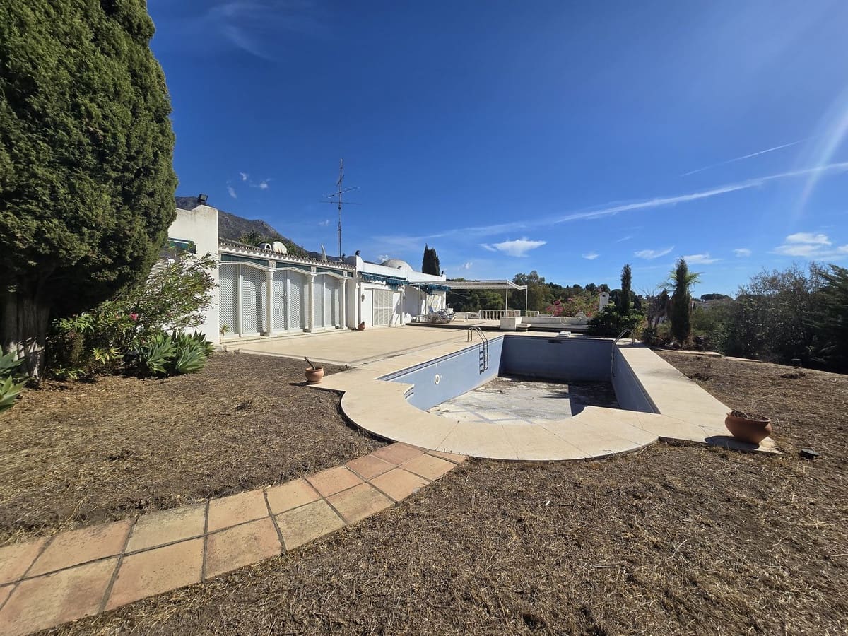 6 makuuhuone Huvila myytävänä paikassa Marbella mukana uima-altaan 
autotalli - 3 200 000 € (Ref: 8583331)