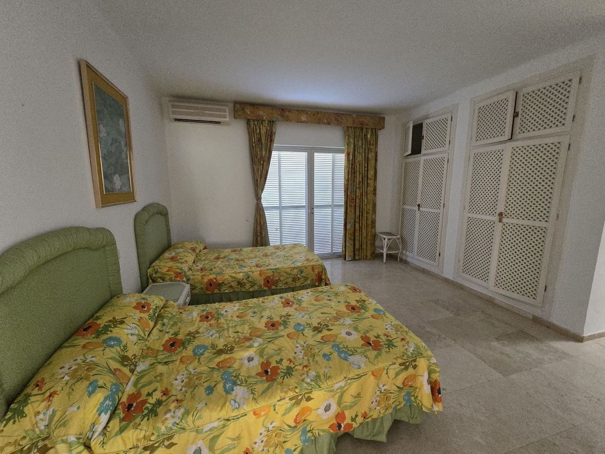 6 makuuhuone Huvila myytävänä paikassa Marbella mukana uima-altaan 
autotalli - 3 200 000 € (Ref: 8583331)