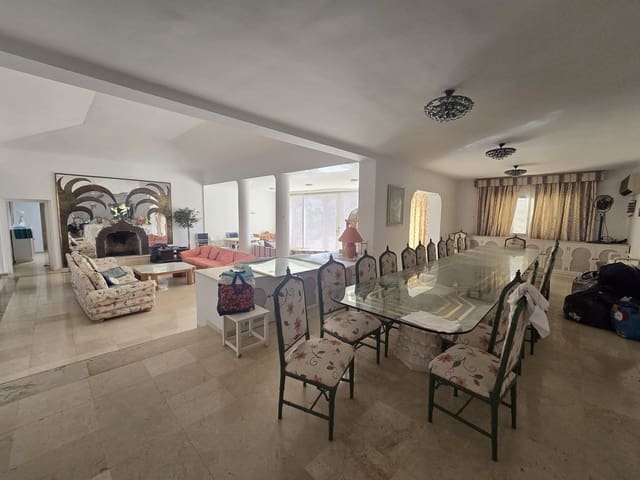 6 sypialnia Willa na sprzedaż w Marbella z basenem garażem - 3 200 000 € (Ref: 8583331)