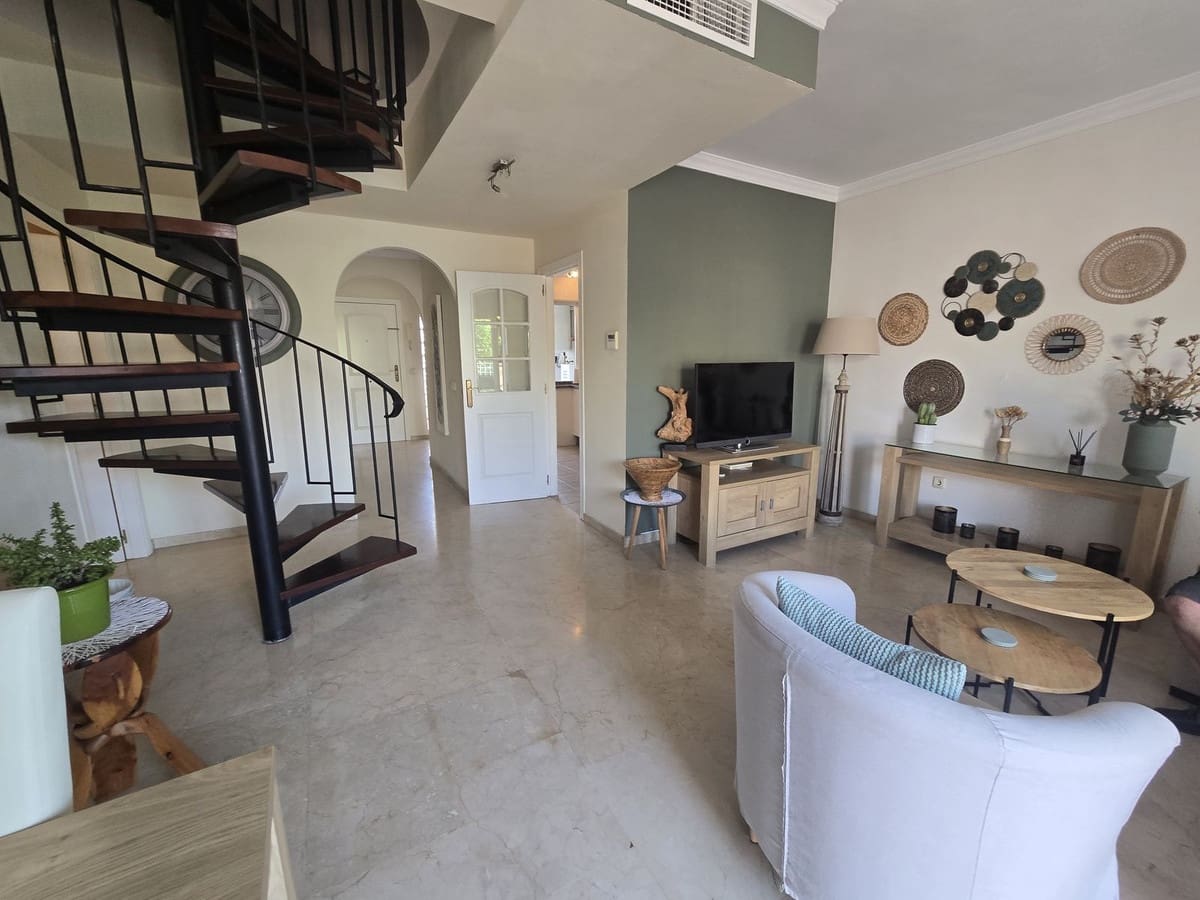 2 makuuhuone Huoneisto myytävänä paikassa Elviria mukana uima-altaan 
autotalli - 425 000 € (Ref: 8948099)