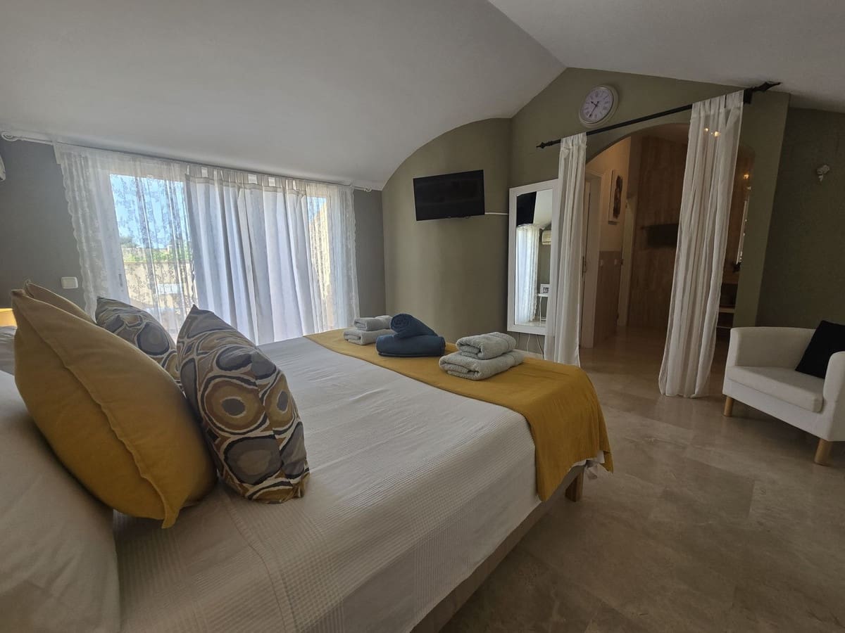 2 makuuhuone Huoneisto myytävänä paikassa Elviria mukana uima-altaan 
autotalli - 425 000 € (Ref: 8948099)