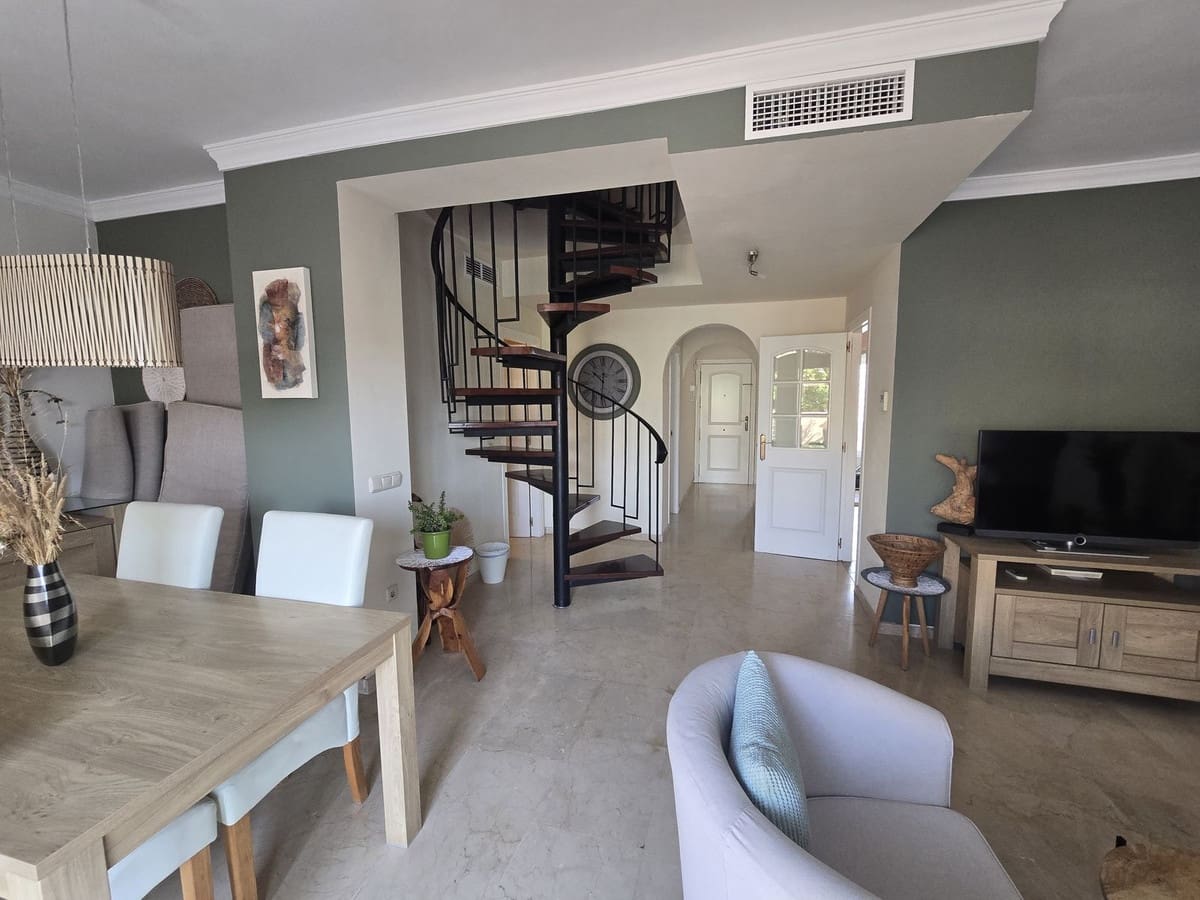 2 makuuhuone Huoneisto myytävänä paikassa Elviria mukana uima-altaan 
autotalli - 425 000 € (Ref: 8948099)