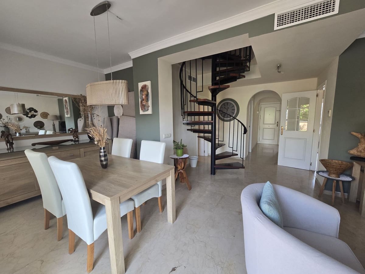 2 makuuhuone Huoneisto myytävänä paikassa Elviria mukana uima-altaan 
autotalli - 425 000 € (Ref: 8948099)