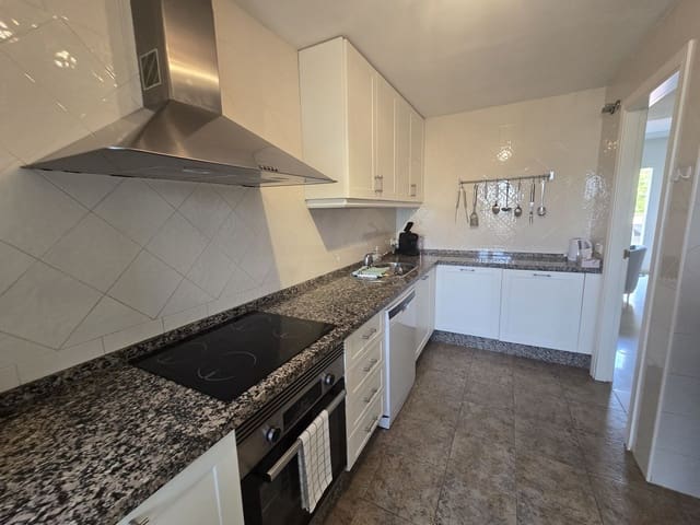 2 soveværelse Lejlighed til salg i Elviria, Marbella med swimmingpool garage - € 425.000 (Ref: 8948099)