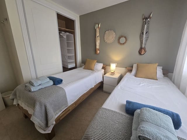 2 soveværelse Lejlighed til salg i Elviria, Marbella med swimmingpool garage - € 425.000 (Ref: 8948099)