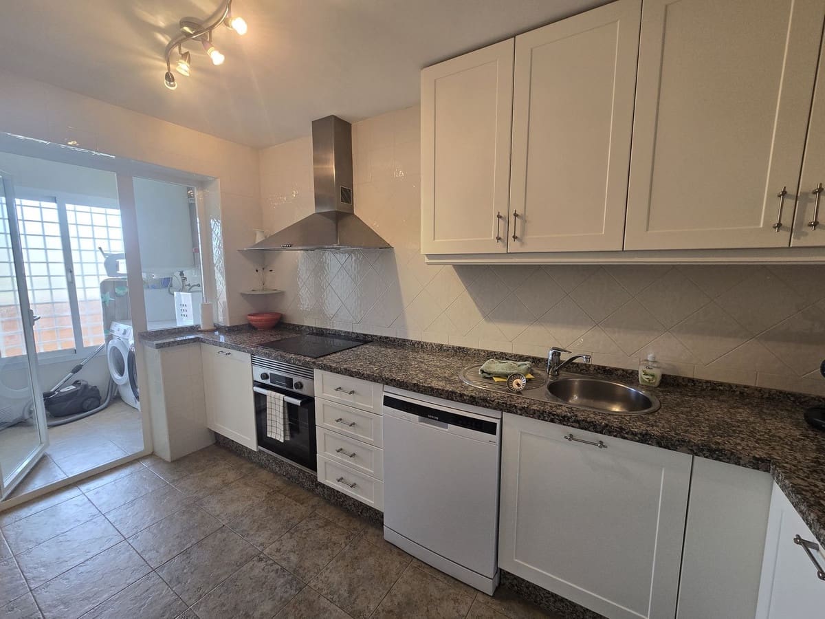 2 makuuhuone Huoneisto myytävänä paikassa Elviria mukana uima-altaan 
autotalli - 425 000 € (Ref: 8948099)