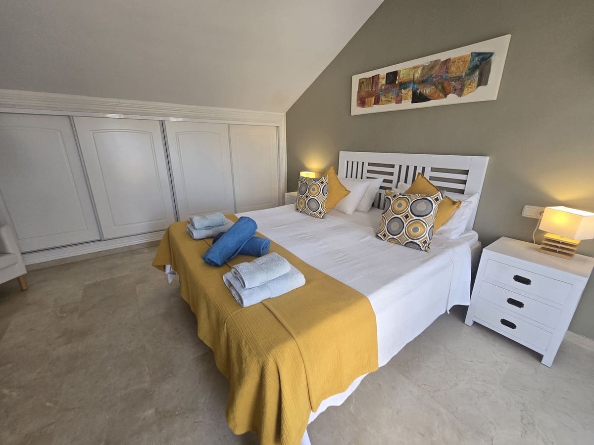 2 makuuhuone Huoneisto myytävänä paikassa Elviria mukana uima-altaan 
autotalli - 425 000 € (Ref: 8948099)