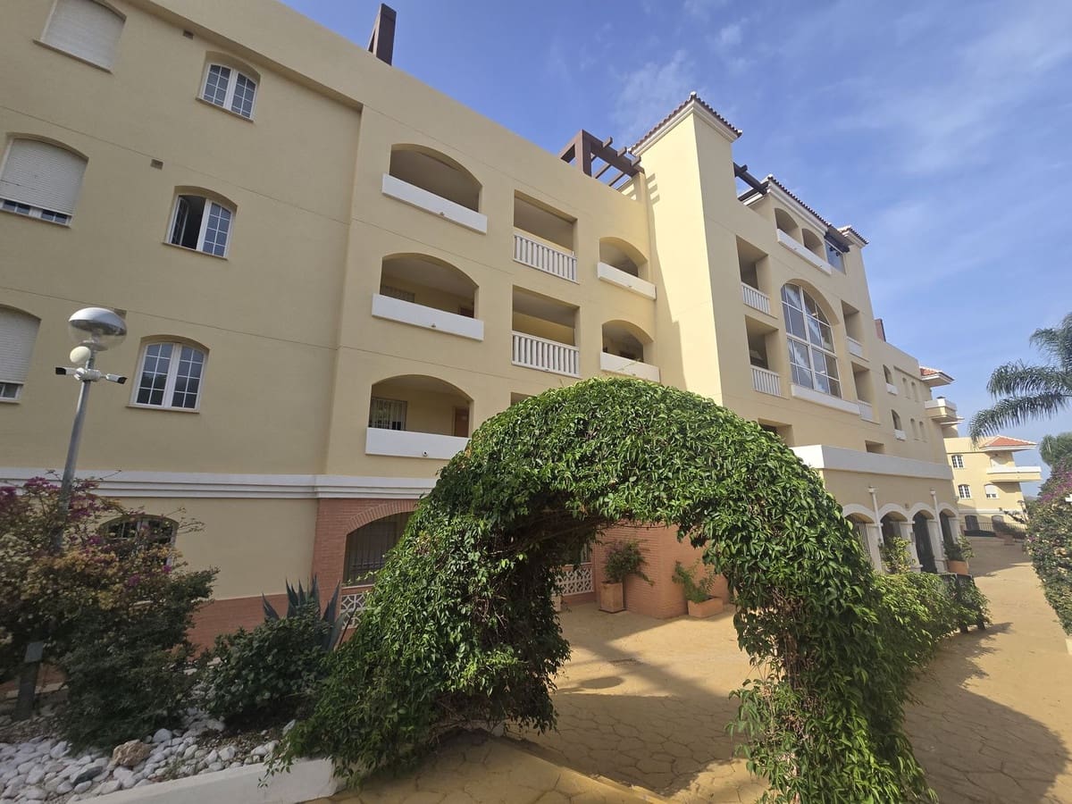 2 soverom Leilighet til salgs i Riviera del Sol med svømmebasseng garasje - € 275 000 (Ref: 9216333)