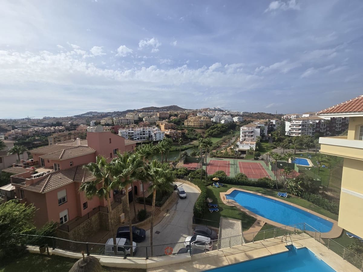 2 soverom Leilighet til salgs i Riviera del Sol med svømmebasseng garasje - € 275 000 (Ref: 9216333)