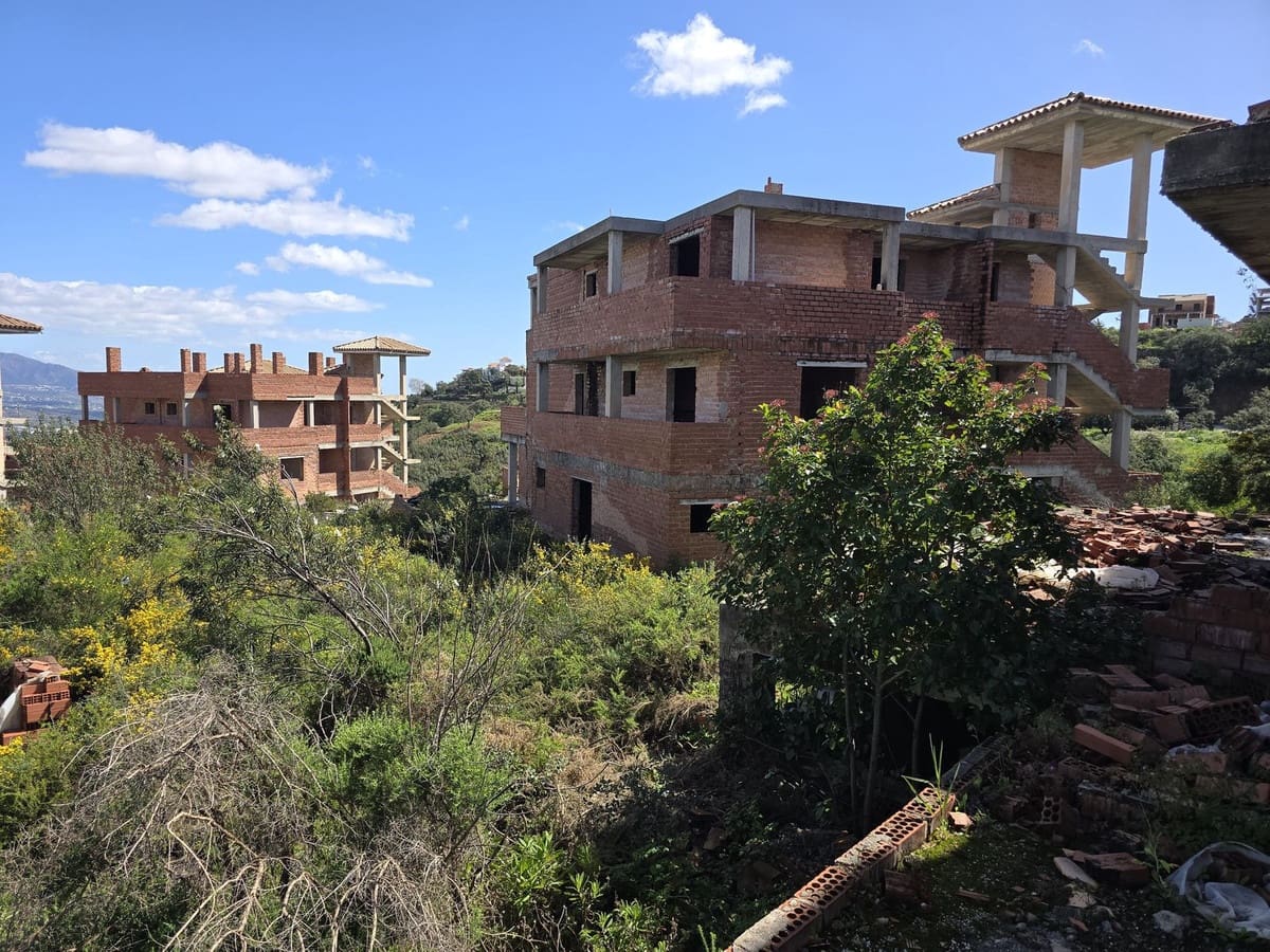 Building Plot for sale in La Mairena - € 5,950,000 (Ref: 9235771)