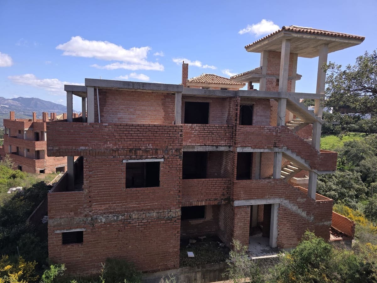 Building Plot for sale in La Mairena - € 5,950,000 (Ref: 9235771)