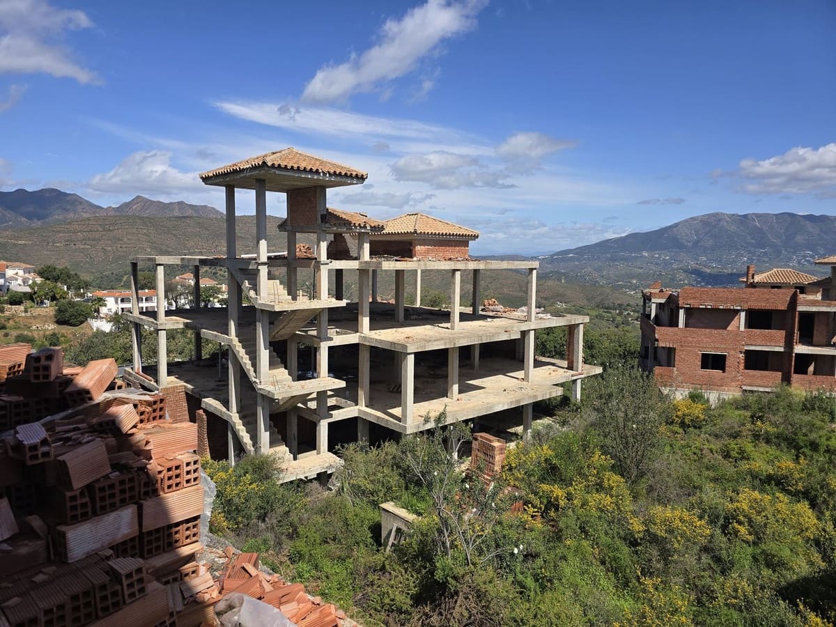 Building Plot for sale in La Mairena - € 5,950,000 (Ref: 9235771)