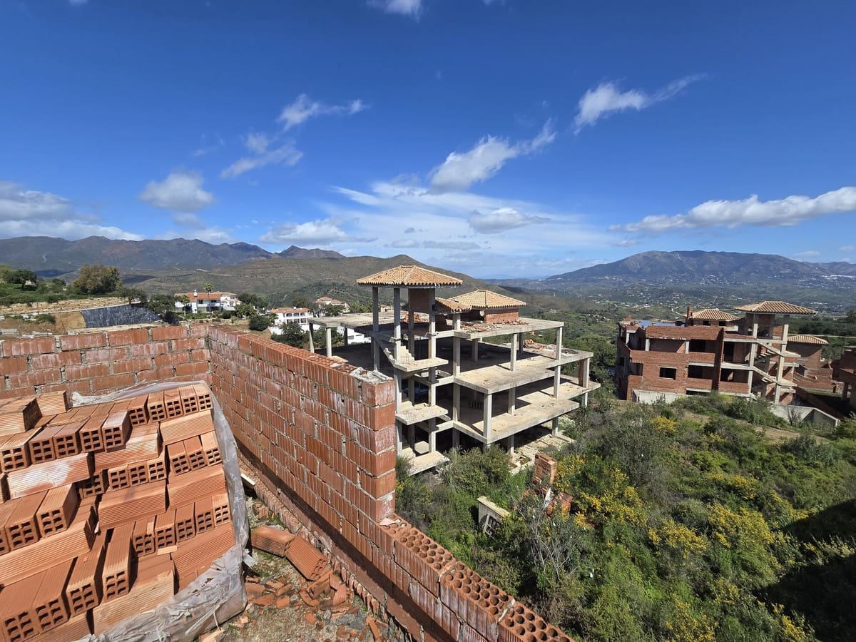 Building Plot for sale in La Mairena - € 5,950,000 (Ref: 9235771)