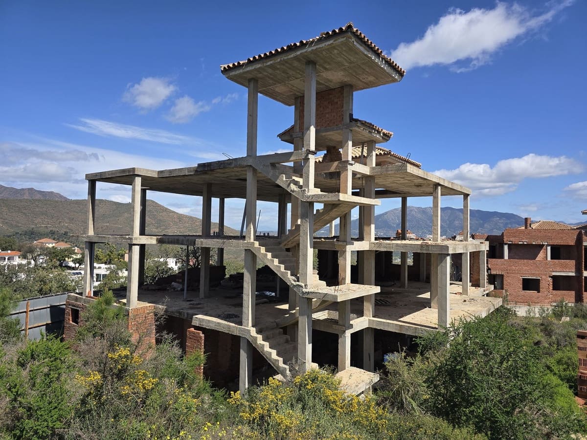 Building Plot for sale in La Mairena - € 5,950,000 (Ref: 9235771)