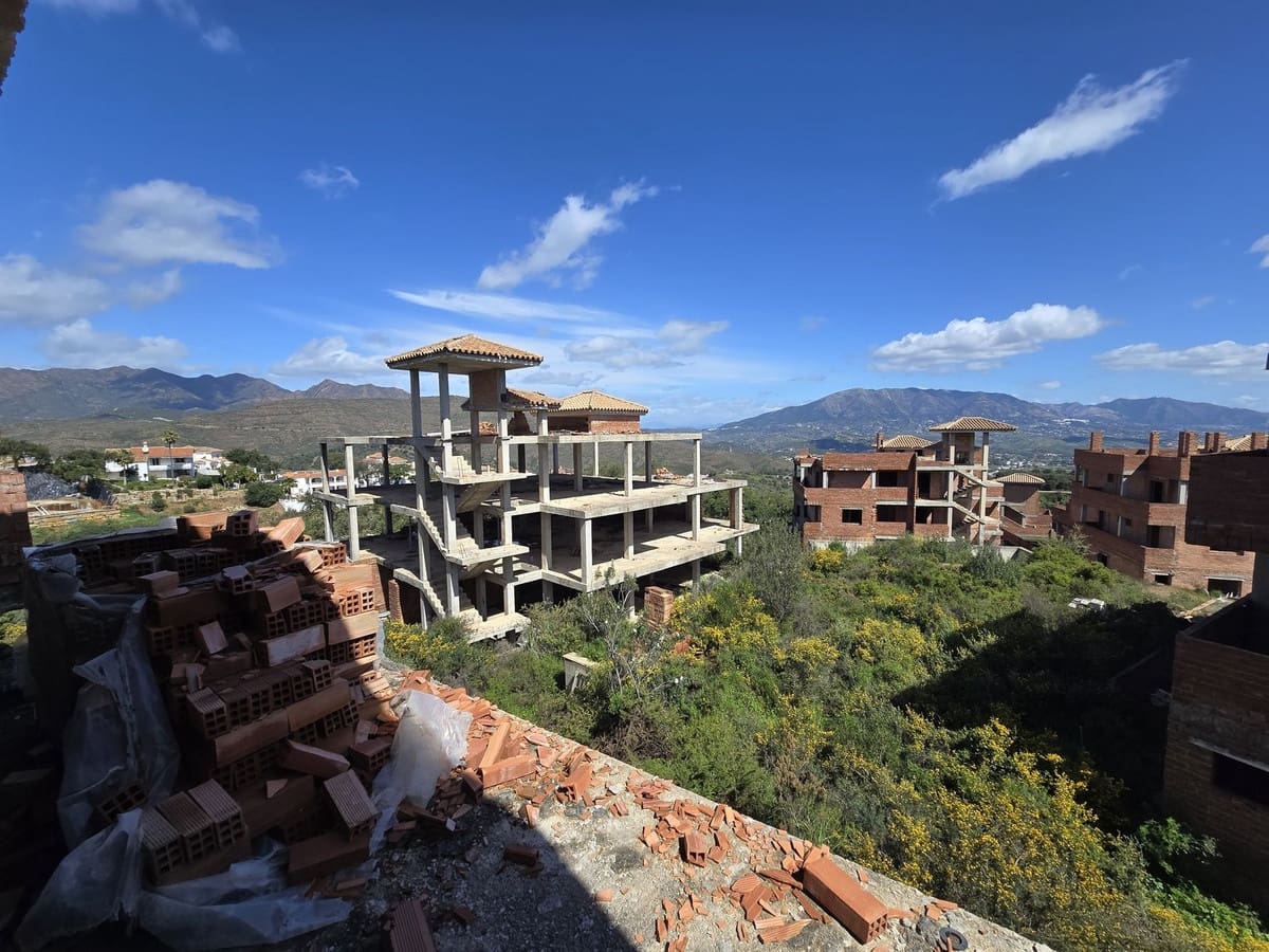 Building Plot for sale in La Mairena - € 5,950,000 (Ref: 9235771)