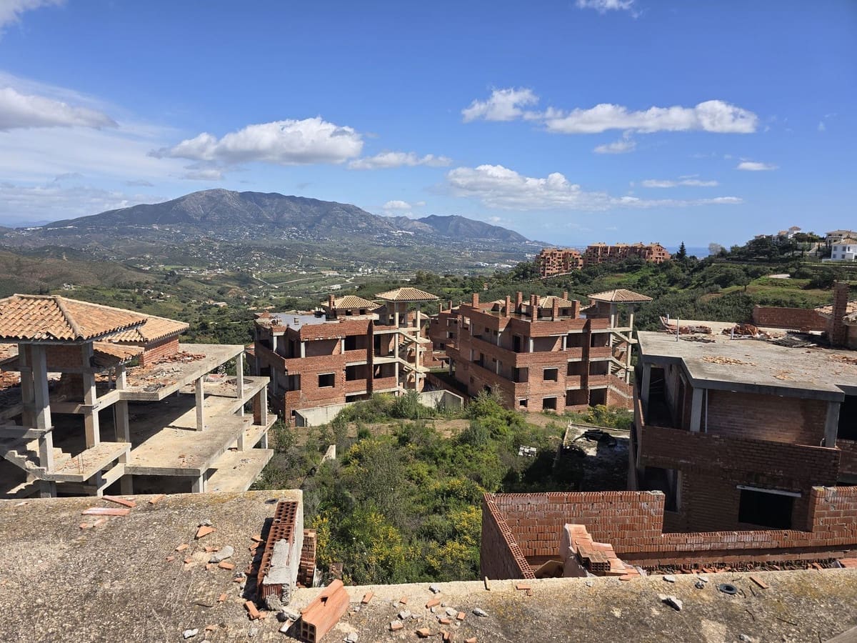 Building Plot for sale in La Mairena - € 5,950,000 (Ref: 9235771)