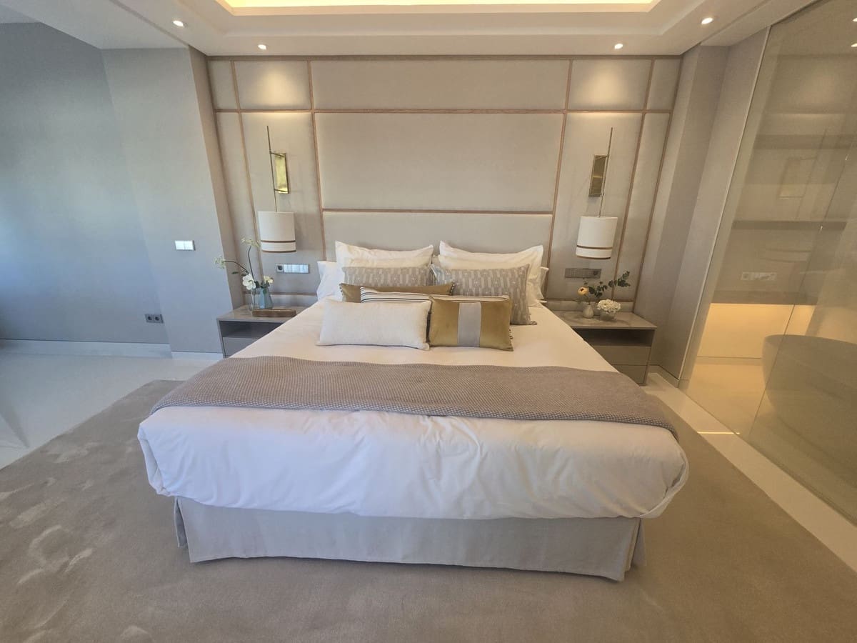 4 bedroom Apartment for sale in Puerto Banus with pool garage - € 4,950,000 (Ref: 9332686)