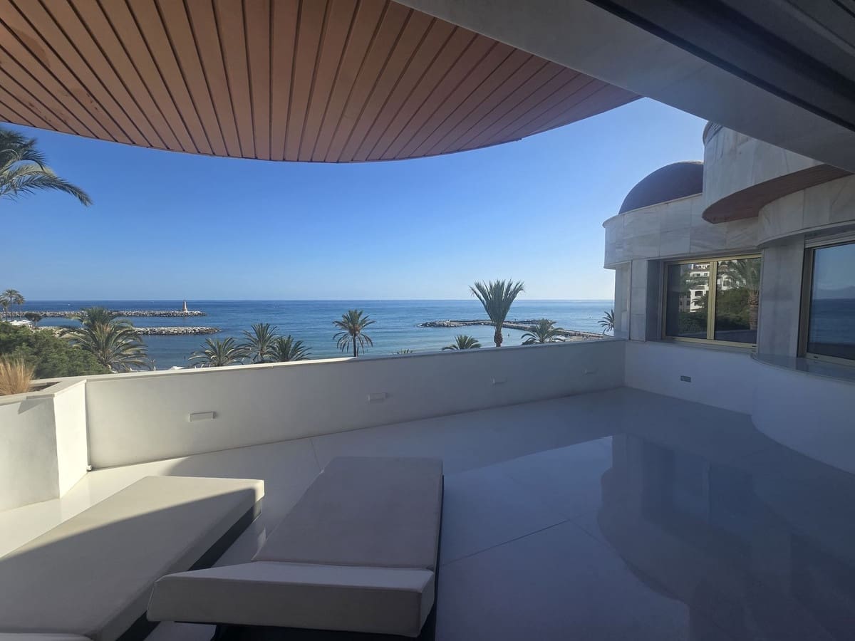 4 bedroom Apartment for sale in Puerto Banus with pool garage - € 4,950,000 (Ref: 9332686)