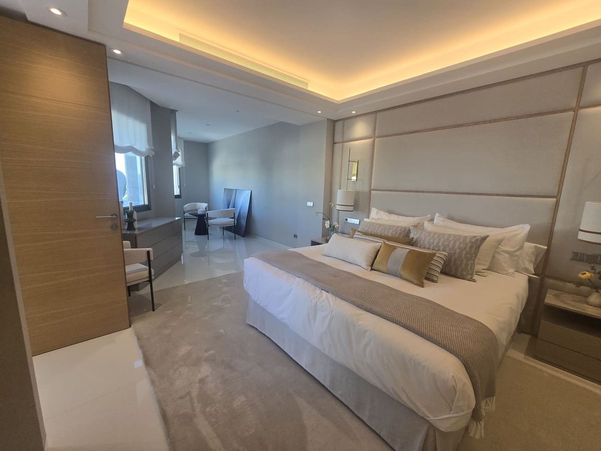 4 bedroom Apartment for sale in Puerto Banus with pool garage - € 4,950,000 (Ref: 9332686)