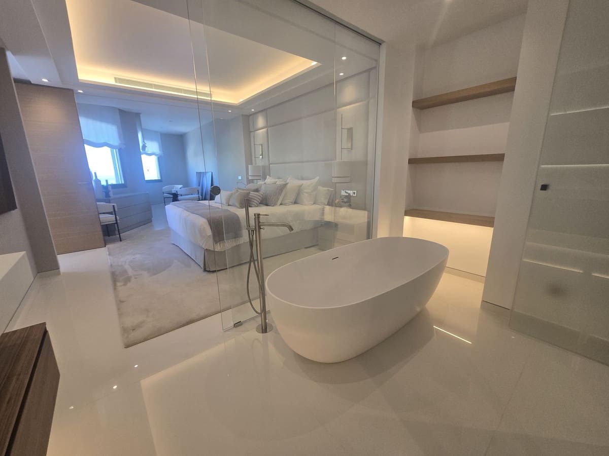4 bedroom Apartment for sale in Puerto Banus with pool garage - € 4,950,000 (Ref: 9332686)