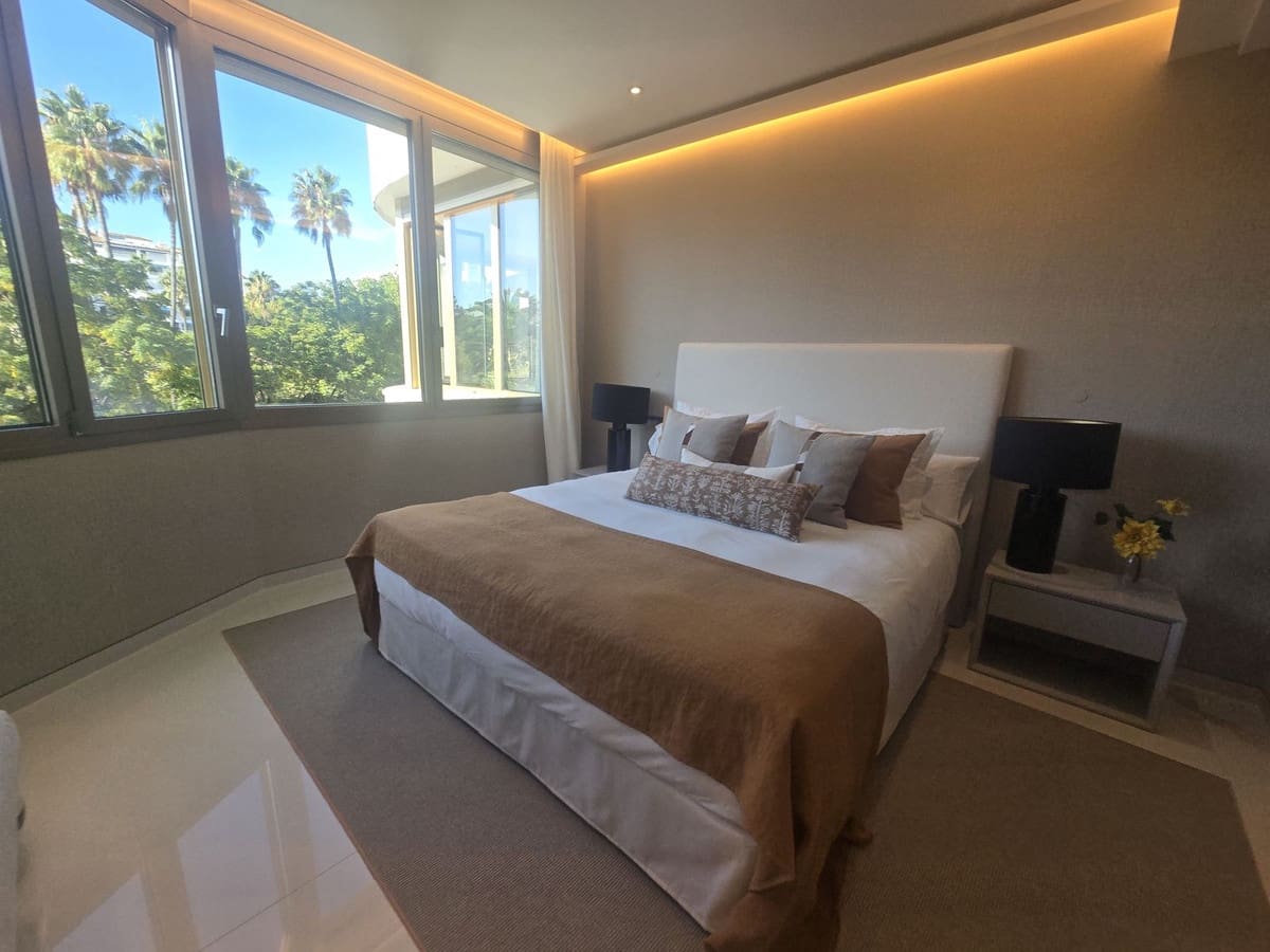 4 bedroom Apartment for sale in Puerto Banus with pool garage - € 4,950,000 (Ref: 9332686)