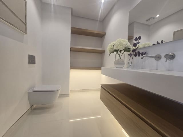 4 soveværelse Lejlighed til salg i Puerto Banus, Marbella med swimmingpool garage - € 4.950.000 (Ref: 9332686)