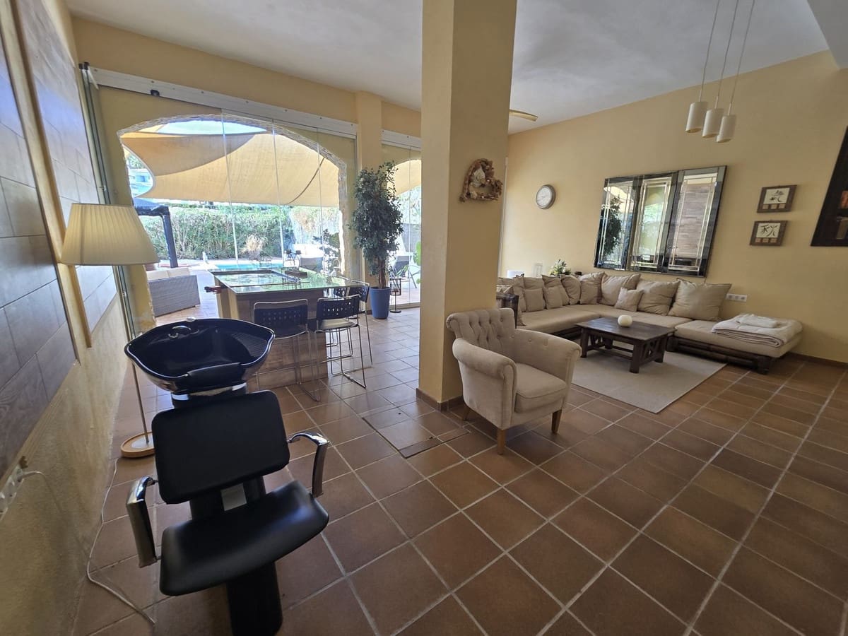 3 soveværelse Villa til salg i Calahonda med swimmingpool garage - € 699.000 (Ref: 9400207)