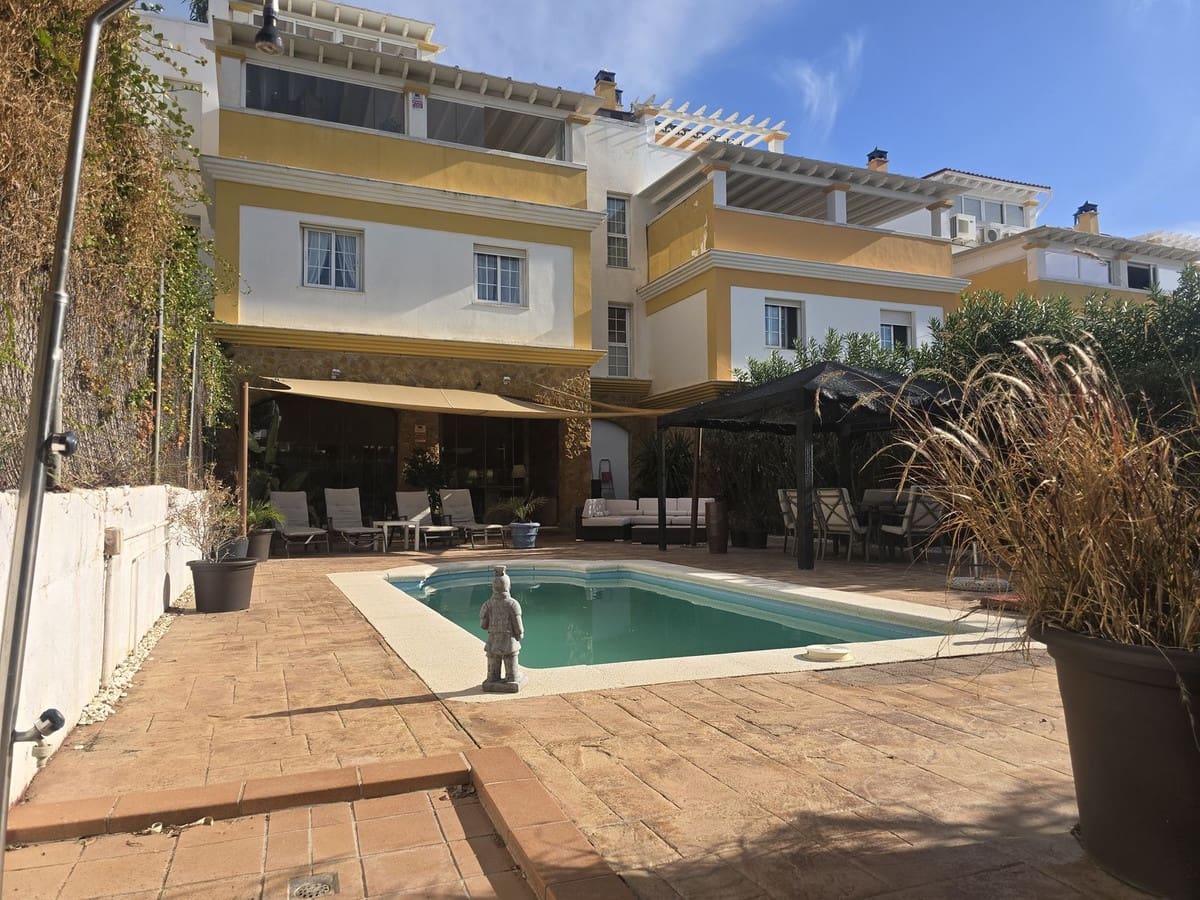 3 soveværelse Villa til salg i Calahonda med swimmingpool garage - € 699.000 (Ref: 9400207)