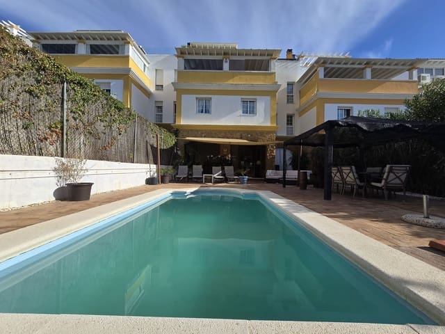 Chalet de 3 habitaciones en Calahonda, Mijas en venta con piscina garaje - 699.000 € (Ref: 9400207)