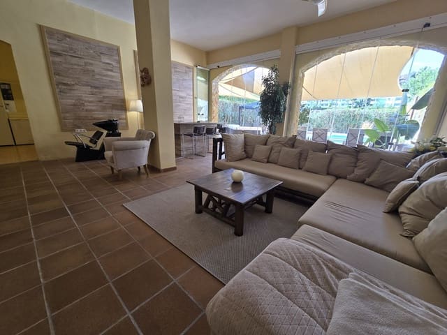 Chalet de 3 habitaciones en Calahonda, Mijas en venta con piscina garaje - 699.000 € (Ref: 9400207)