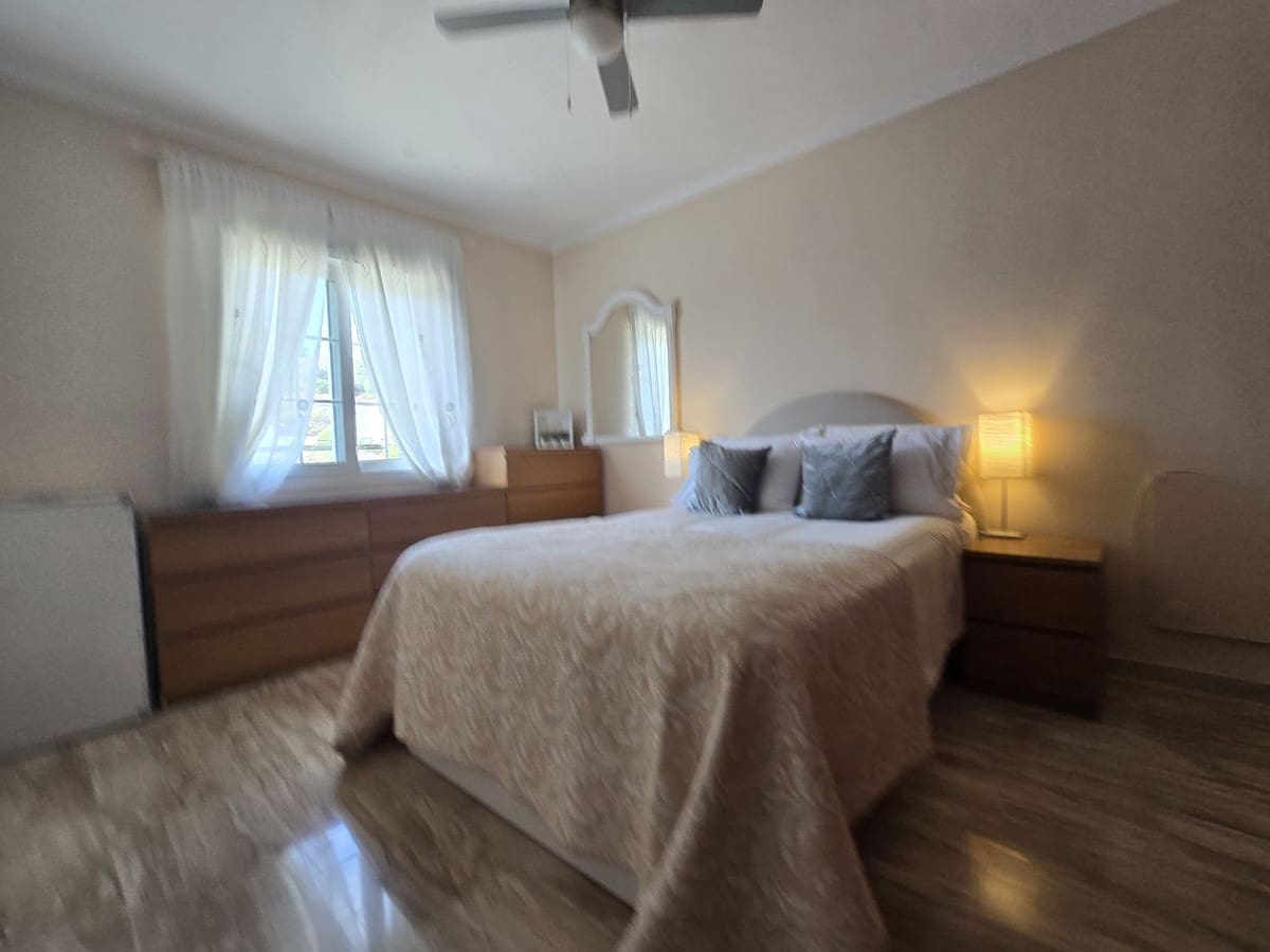 3 soverom Villa til salgs i Calahonda med svømmebasseng garasje - € 699 000 (Ref: 9400207)