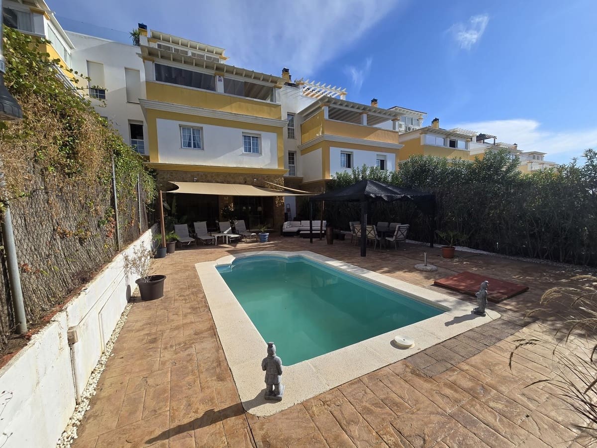 3 soverom Villa til salgs i Calahonda med svømmebasseng garasje - € 699 000 (Ref: 9400207)