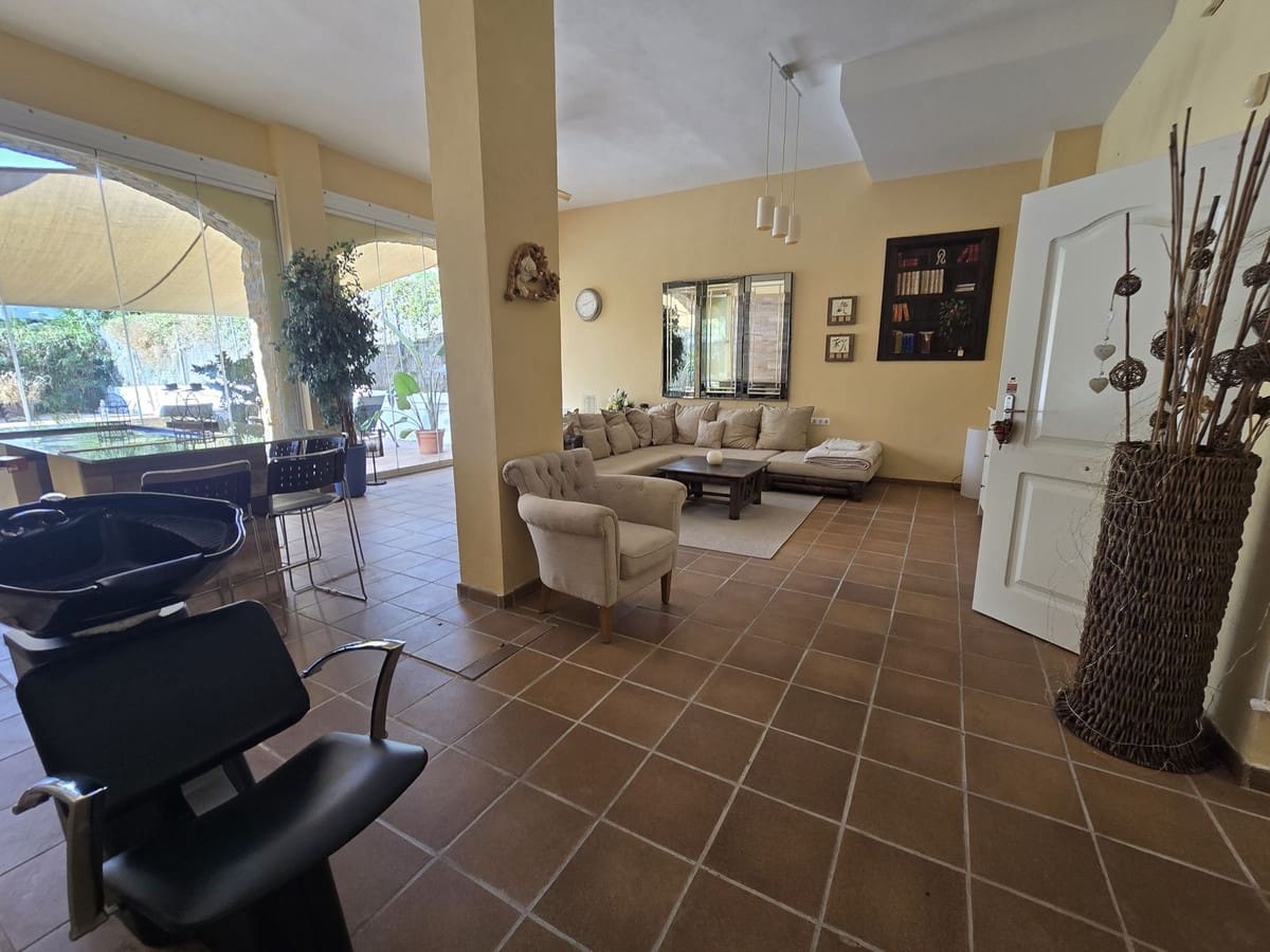 3 soverom Villa til salgs i Calahonda med svømmebasseng garasje - € 699 000 (Ref: 9400207)