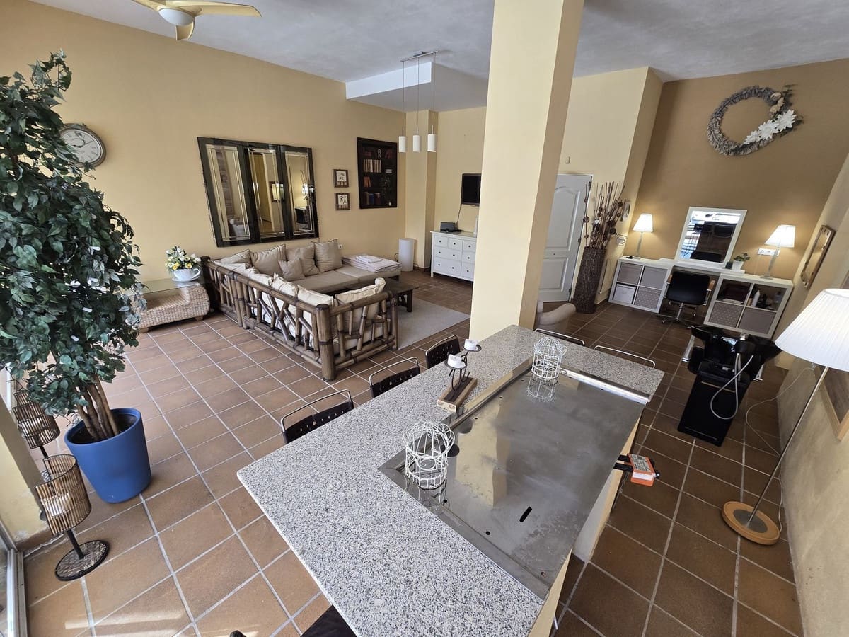 3 soverom Villa til salgs i Calahonda med svømmebasseng garasje - € 699 000 (Ref: 9400207)