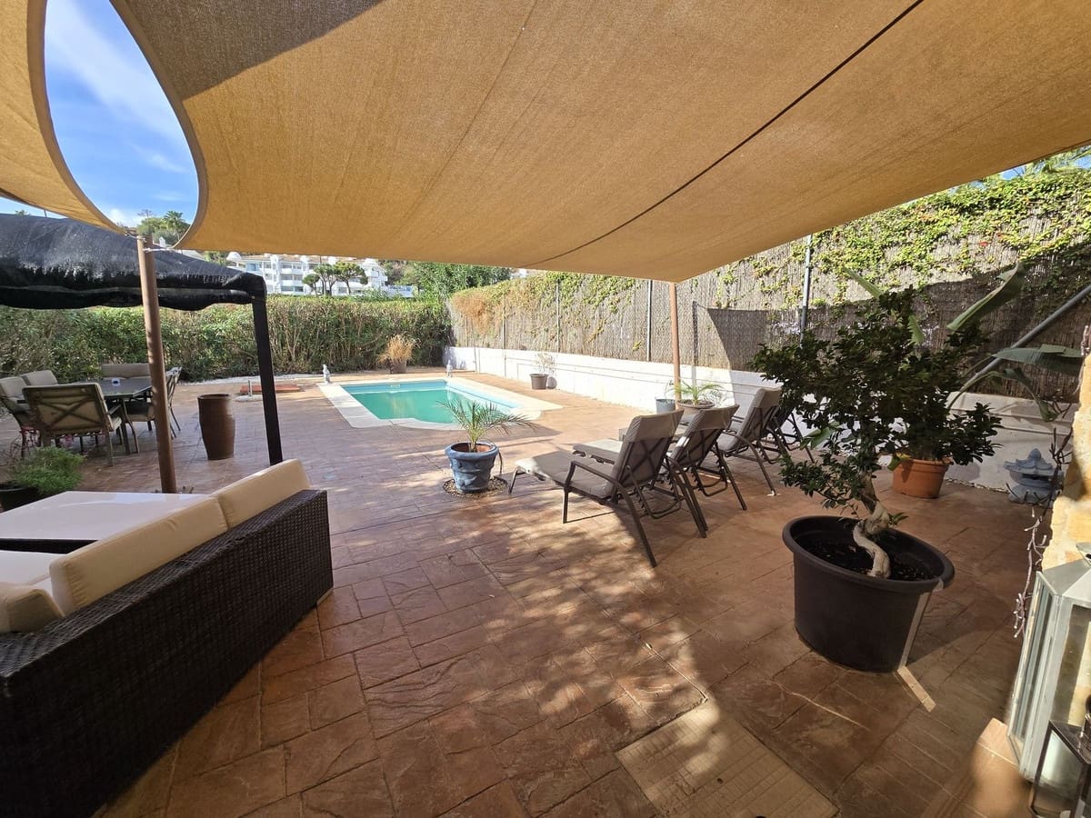 3 soverom Villa til salgs i Calahonda med svømmebasseng garasje - € 699 000 (Ref: 9400207)