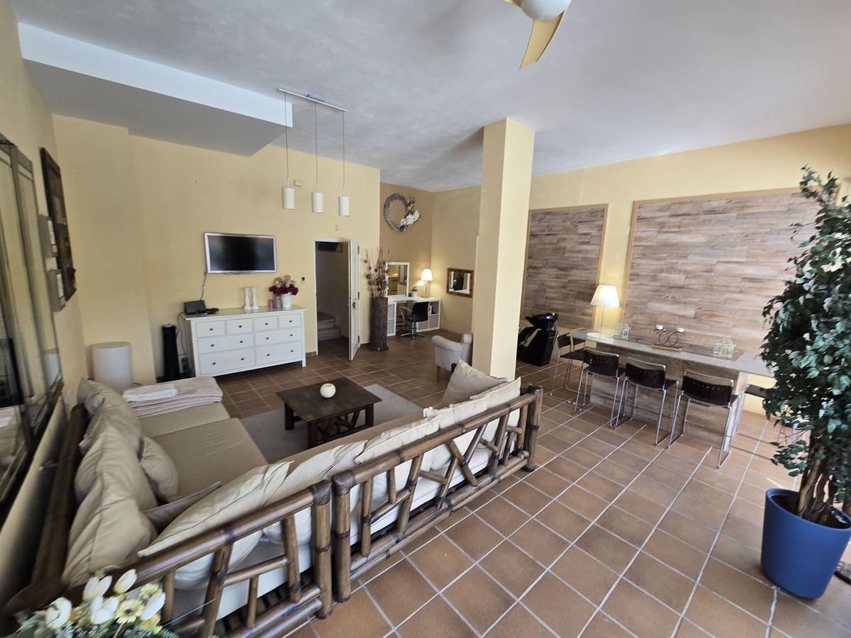 3 soverom Villa til salgs i Calahonda med svømmebasseng garasje - € 699 000 (Ref: 9400207)