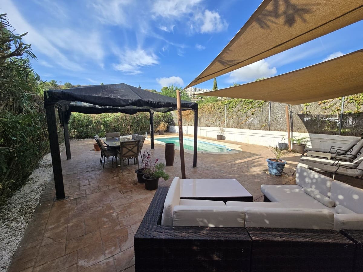 3 soverom Villa til salgs i Calahonda med svømmebasseng garasje - € 699 000 (Ref: 9400207)