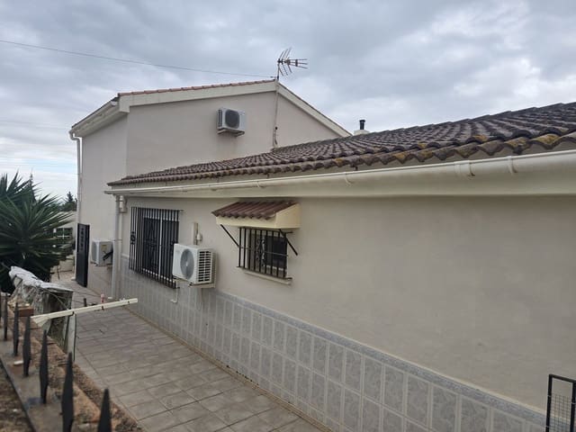 4 sypialnia Willa na sprzedaż w Alhaurín de la Torre z basenem garażem - 395 000 € (Ref: 9428925)