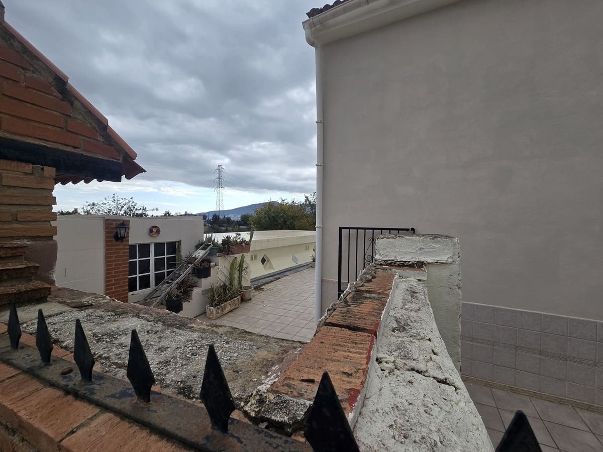 4 sypialnia Willa na sprzedaż w Alhaurin de la Torre z basenem garażem - 395 000 € (Ref: 9428925)