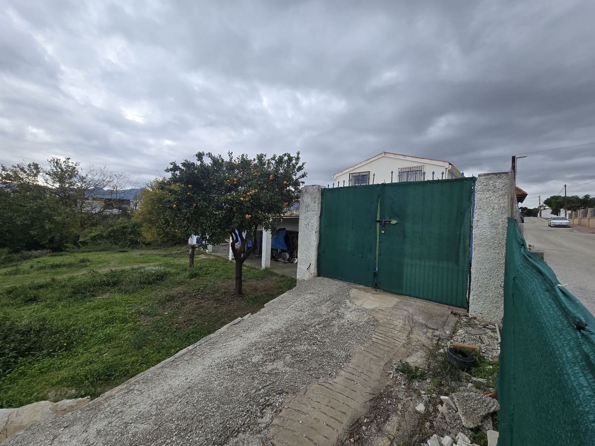 4 sypialnia Willa na sprzedaż w Alhaurin de la Torre z basenem garażem - 395 000 € (Ref: 9428925)