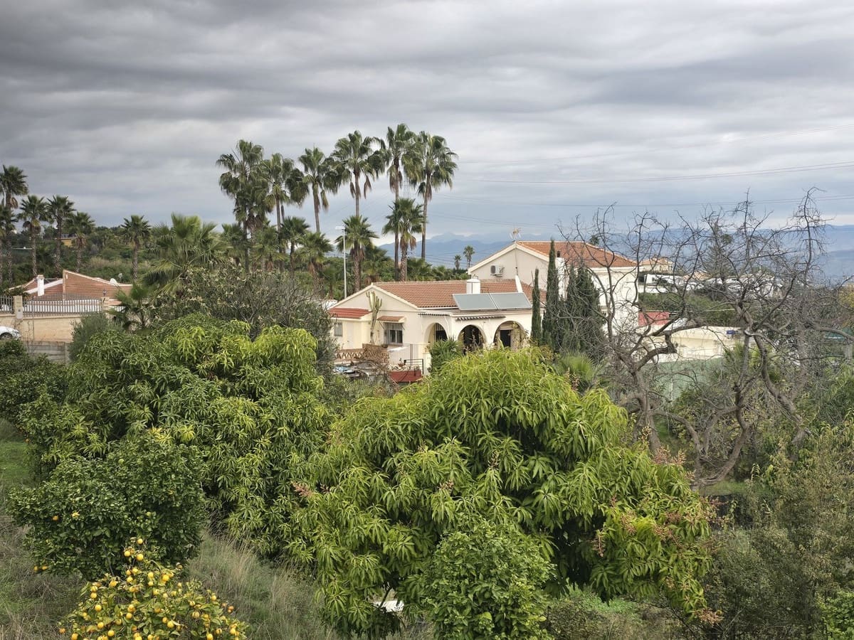 4 sypialnia Willa na sprzedaż w Alhaurin de la Torre z basenem garażem - 395 000 € (Ref: 9428925)