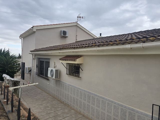 4 slaapkamer Villa te koop in Alhaurín de la Torre met zwembad garage - € 395.000 (Ref: 9428925)