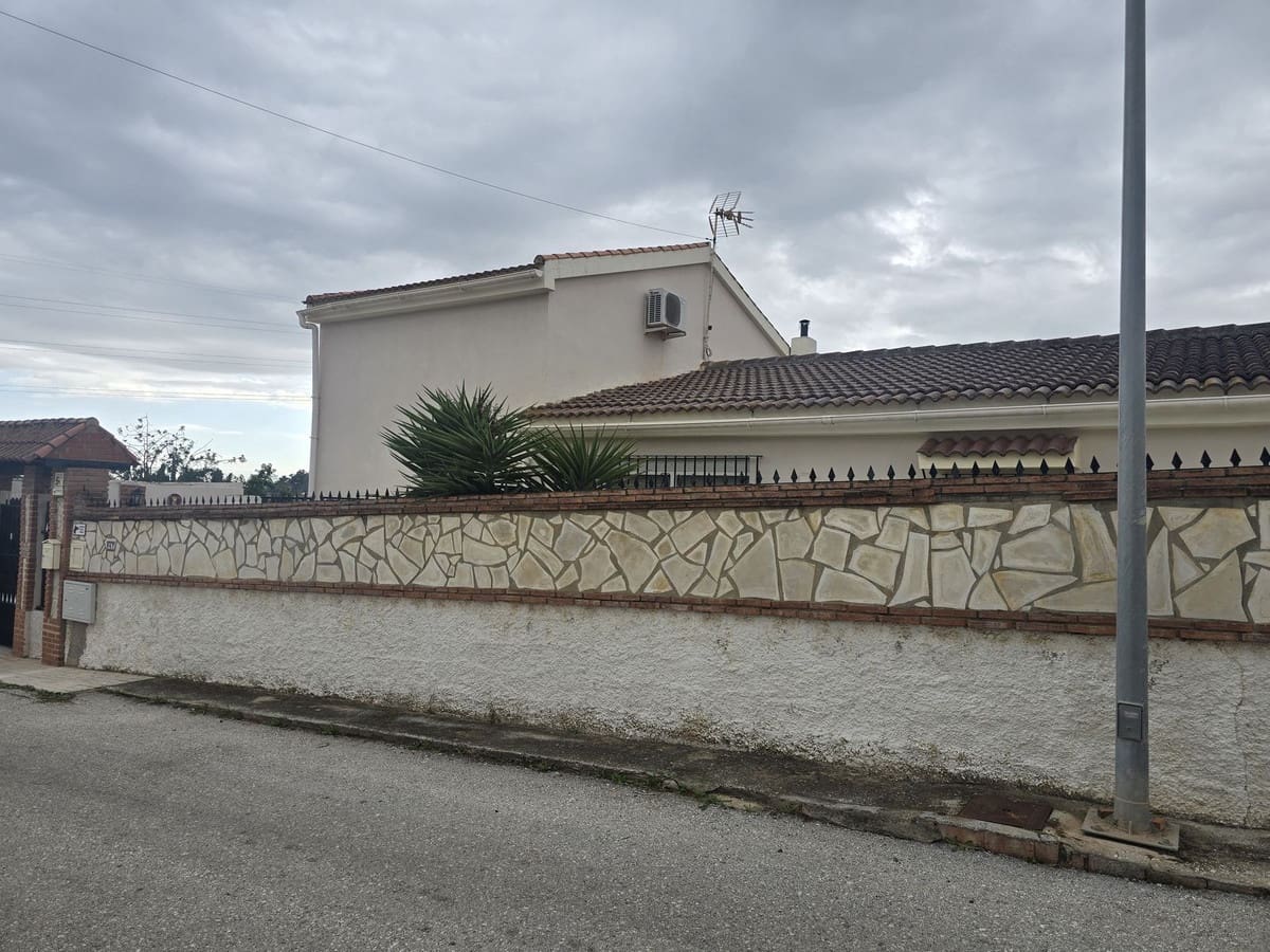 4 slaapkamer Villa te koop in Alhaurin de la Torre met zwembad garage - € 395.000 (Ref: 9428925)