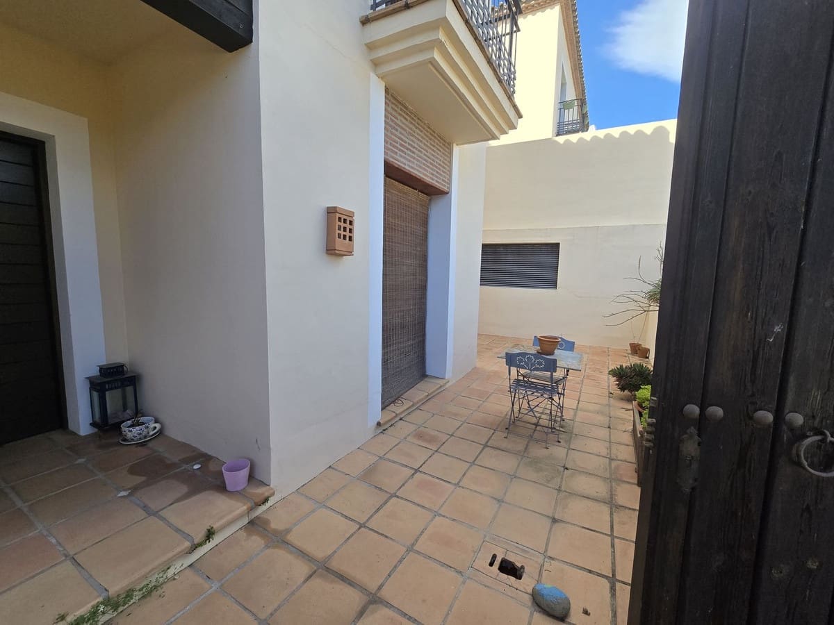 4 makuuhuone Omakotitalo myytävänä paikassa Benahavis mukana uima-altaan 
autotalli - 399 999 € (Ref: 9436343)