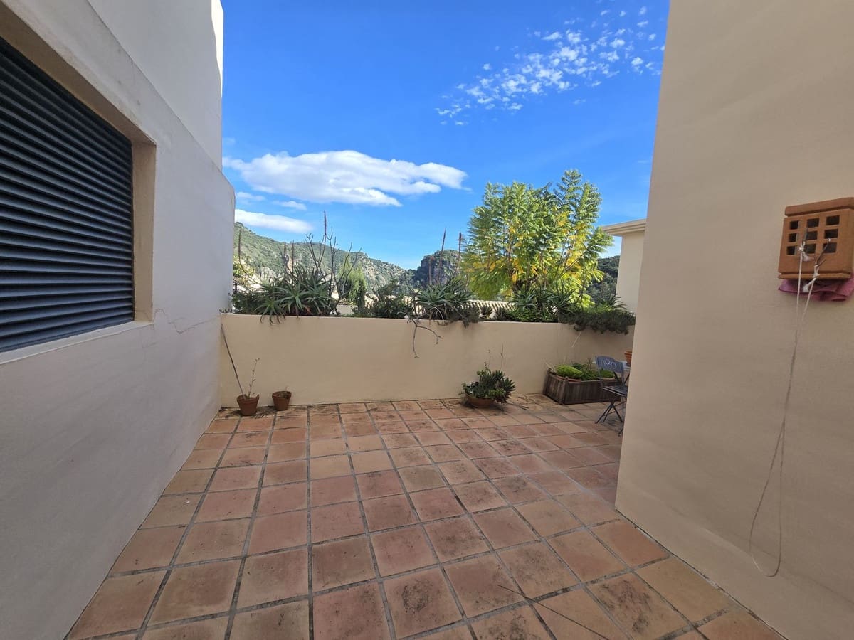 4 makuuhuone Omakotitalo myytävänä paikassa Benahavis mukana uima-altaan 
autotalli - 399 999 € (Ref: 9436343)