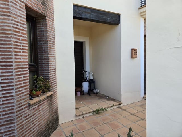 4 makuuhuone Omakotitalo myytävänä paikassa Benahavís mukana uima-altaan 
autotalli - 399 999 € (Ref: 9436343)